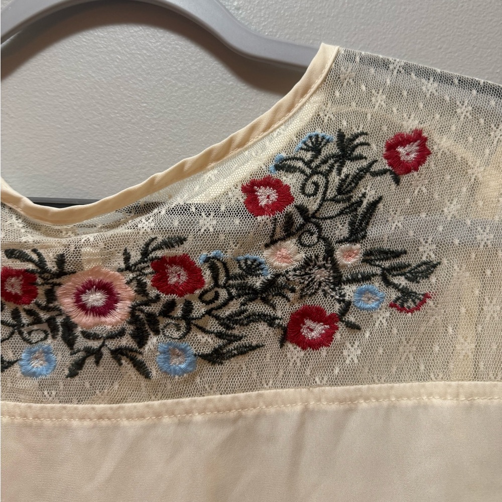 Embroidered Cream Blouse with Floral Design - Picture 3 of 6